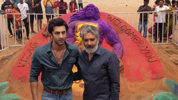 భారీ మాలతో ఘన స్వాగతం