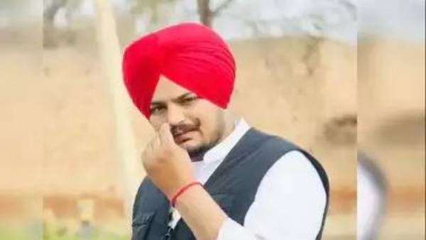 గాయపడిన కొడుకును తండ్రి వాహనంలో