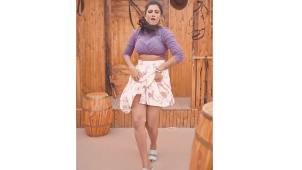 హాట్ ట్రీట్‌తో రెచ్చిపోతూ