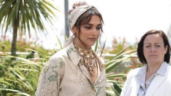 దేశీ జూలియా ఫాక్స్