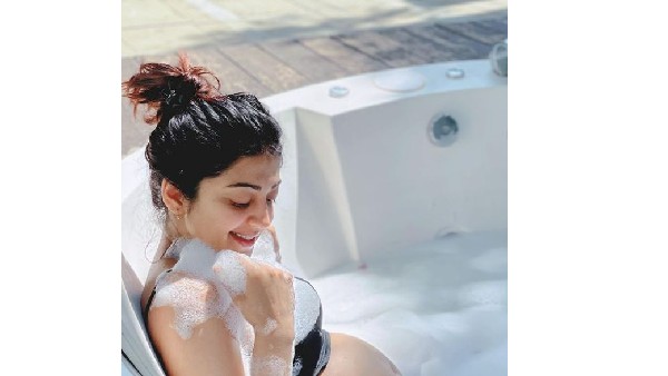 స్నానం చేస్తోన్న ఫొటోలతో హల్‌చల్