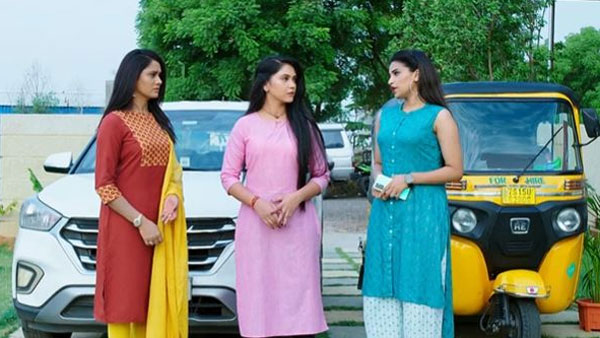 డాక్టర్ శోభ గొప్పలు చెప్పుకొంటూ