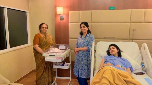  ఆడ పిల్లకు జన్మనిచ్చినట్టు