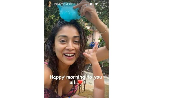 బ్రాతో శ్రీయ సరన్ హాట్ సెల్ఫీ