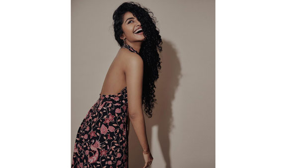 బ్యాక్ లెస్.. మైండ్ బ్లోయింగ్