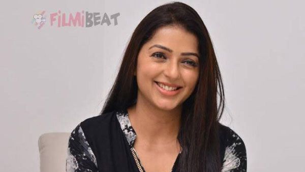 టీచర్‌తో లవ్.. తల్లైన భూమిక