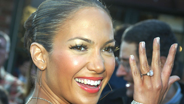 ఎంగేజ్‌మెంట్‌ రింగ్‌తో