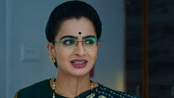 ఫీజు ముఖానికి కొడుతావా అంటూ సౌందర్య