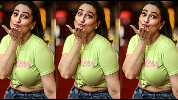 యాంకర్గా రికార్డును కొట్టేసి