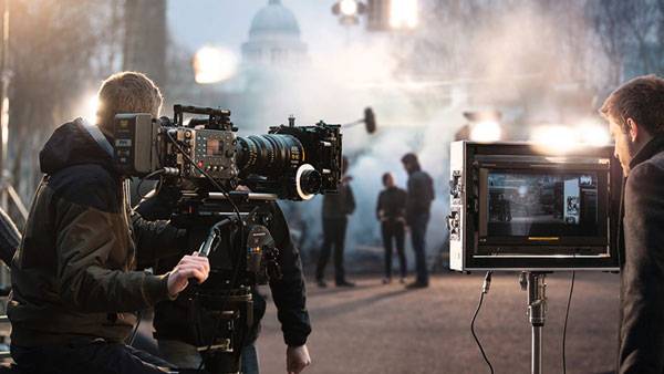  హీరోల ముందుకు