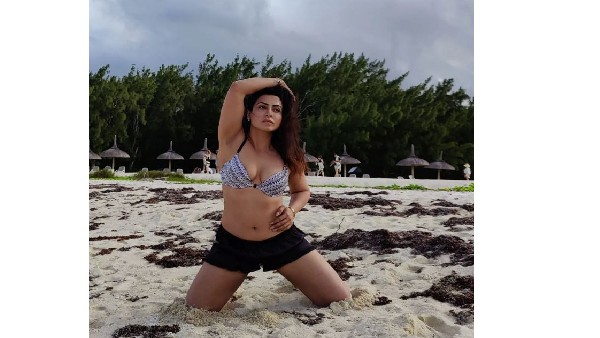 బీచ్‌లో రెచ్చిపోయిన నందినీ