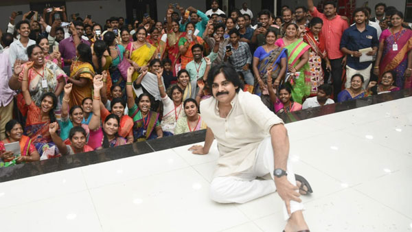 Pawan kalyan good behavior on janasena party meeting photos viral Pawan kalyan good behavior on janasena party meeting photos viral