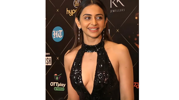 హాట్ అవుట్ ఫిట్ లో