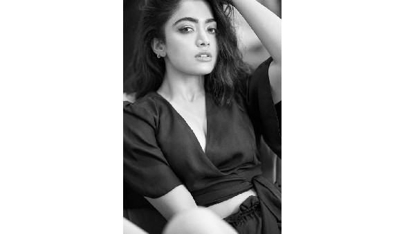 హాట్ ఫొటోలను షేర్ చేసిందిగా