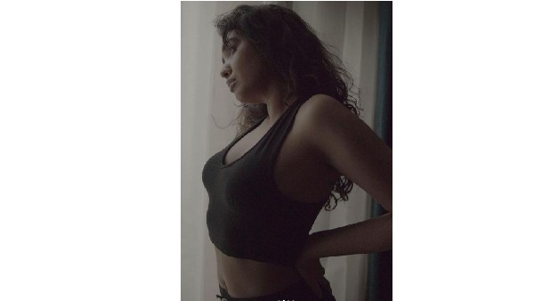 అందాలను ఆరబోస్తోన్న బ్యూటీ