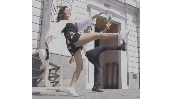  భర్తతో తెగ ఎంజాయ్ చేస్తూ