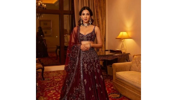 సినిమాల్లో ఎంట్రీ.. పాపులర్