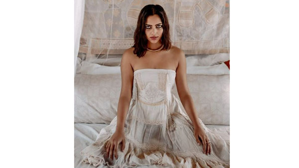 అమల బెడ్ ఫొటోలు వైరల్‌గా