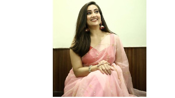 సోషల్ మీడియాలో సందడిగా