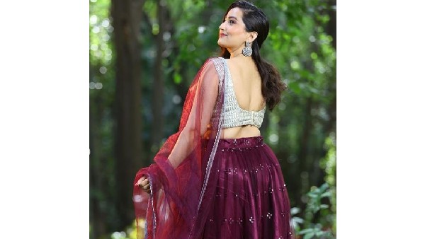 యాంకర్ మంజూష హాట్ షో