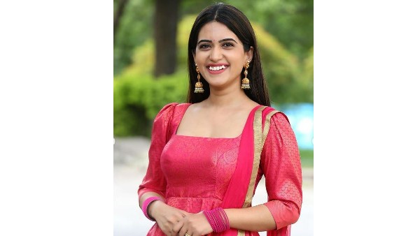 గ్లామర్ ట్రీట్‌తో రచ్చ చేస్తోంది