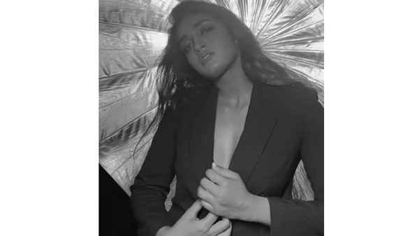 హాట్ వీడియో షేర్ చేసింది