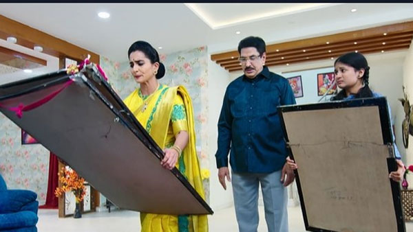 అమెరికాకు ప్రయాణమైన సౌందర్య, ఆనందరావు