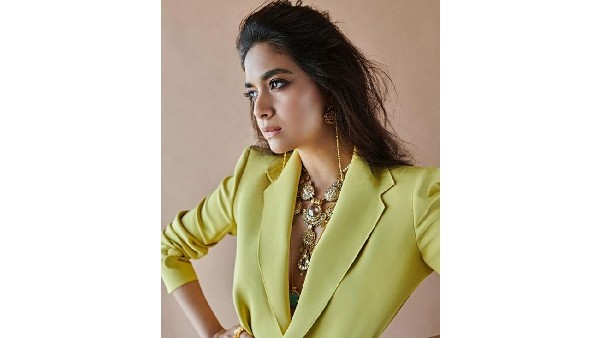 సోషల్ మీడియాలో ఫుల్ బిజీ