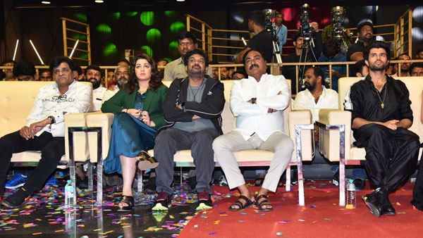 మైక్ టైసన్ కాలి షూ సైజు 20