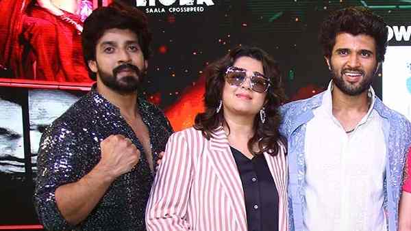 థియేటర్‌లోనే చూడండి అంటూ