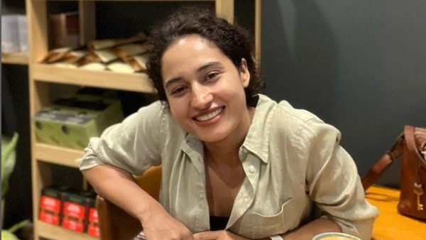 నటిగా పలు భాషల్లో..