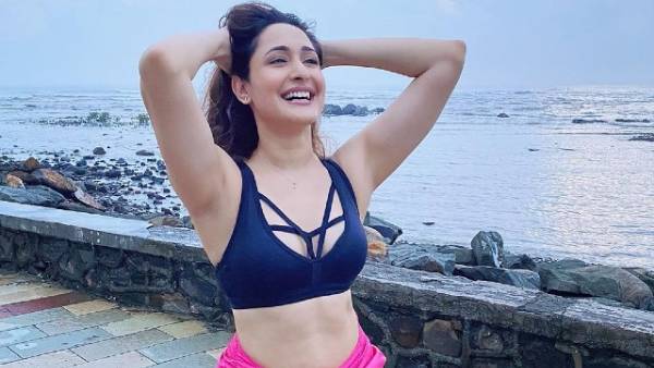  మొదట మోడల్ గా..