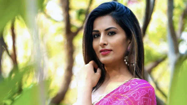 షోలో మరో క్రేజీ యాంకర్ కూడా