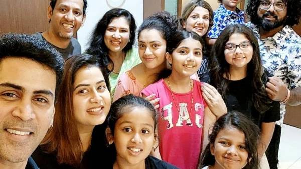  ఎప్పటికి అలా నవ్వుతూనే..