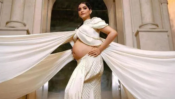 బేబీ బంప్ ఫోటో షూట్లు..