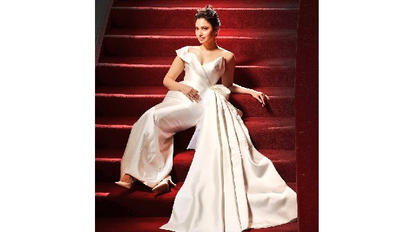 మిల్కీ బ్యూటీ అందాల విందు