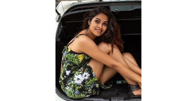 హీరోయిన్లకు తక్కువ కాకుండా..