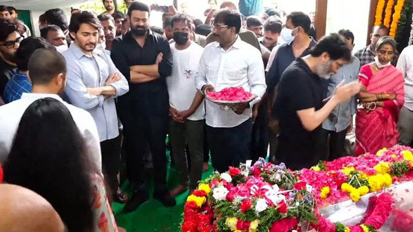 సినీ ప్రముఖుల నివాళి