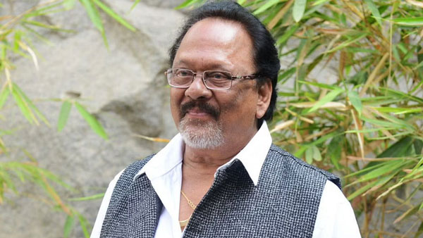 హాస్పిటల్‌కు చేరుకొన్న ప్రభాస్, మహేష్