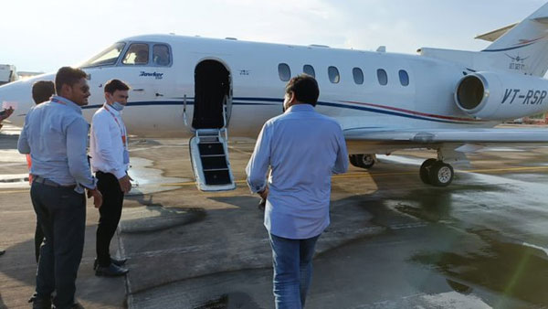 కార్యక్రమానికి ఆలస్యంగా..