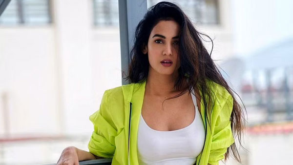 సోషల్ మీడియాలో సందడిగా