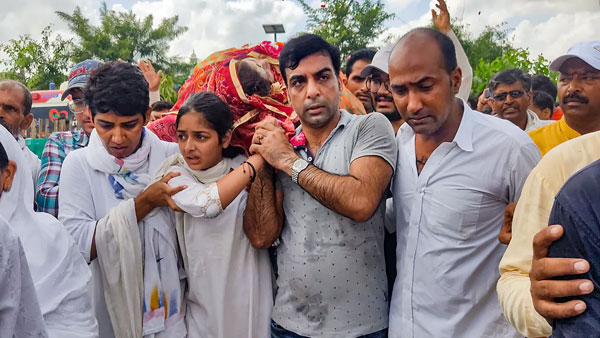 సీబీఐకి అప్పజెప్పాలి..