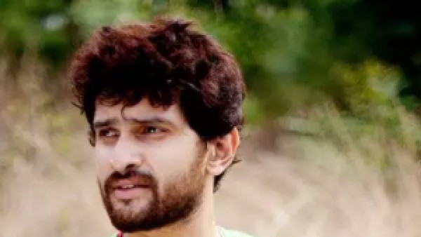 గుంటనక్క కార్డ్ తో ఎంట్రీ..