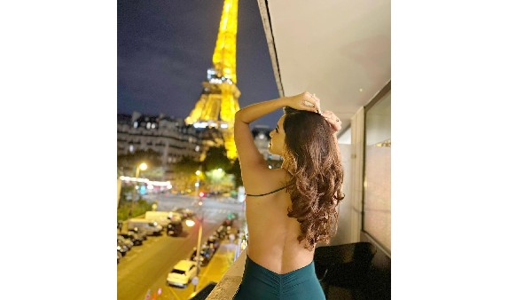 పారిస్ లో అషు రెడ్డి అందాలు..