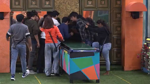 విసిగిపోయిన బిగ్ బాస్..