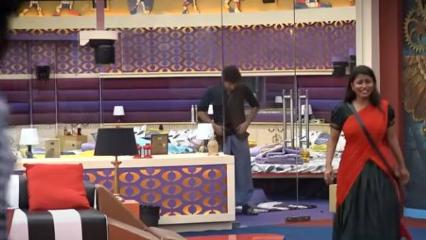 ఒకరిపై ఒకరు నిందలు వేస్తూ