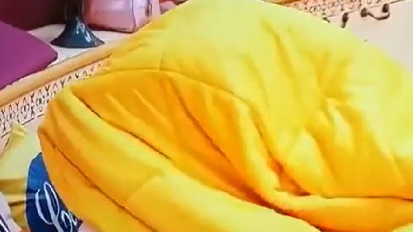 దుప్పటి కప్పుకుని మరి..