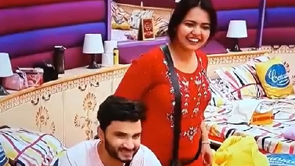 టైటిల్ కోసం 14 మంది పోటీ..