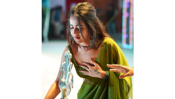 సోషల్ మీడియాలో సూపర్ యాక్టివ్ గా..