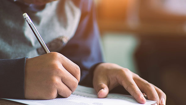 ఆనందంలో ఏం చదవకుండానే..